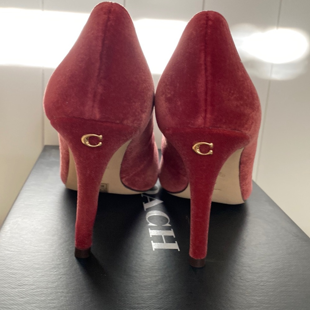 BNWT Coach Heels size 6.5